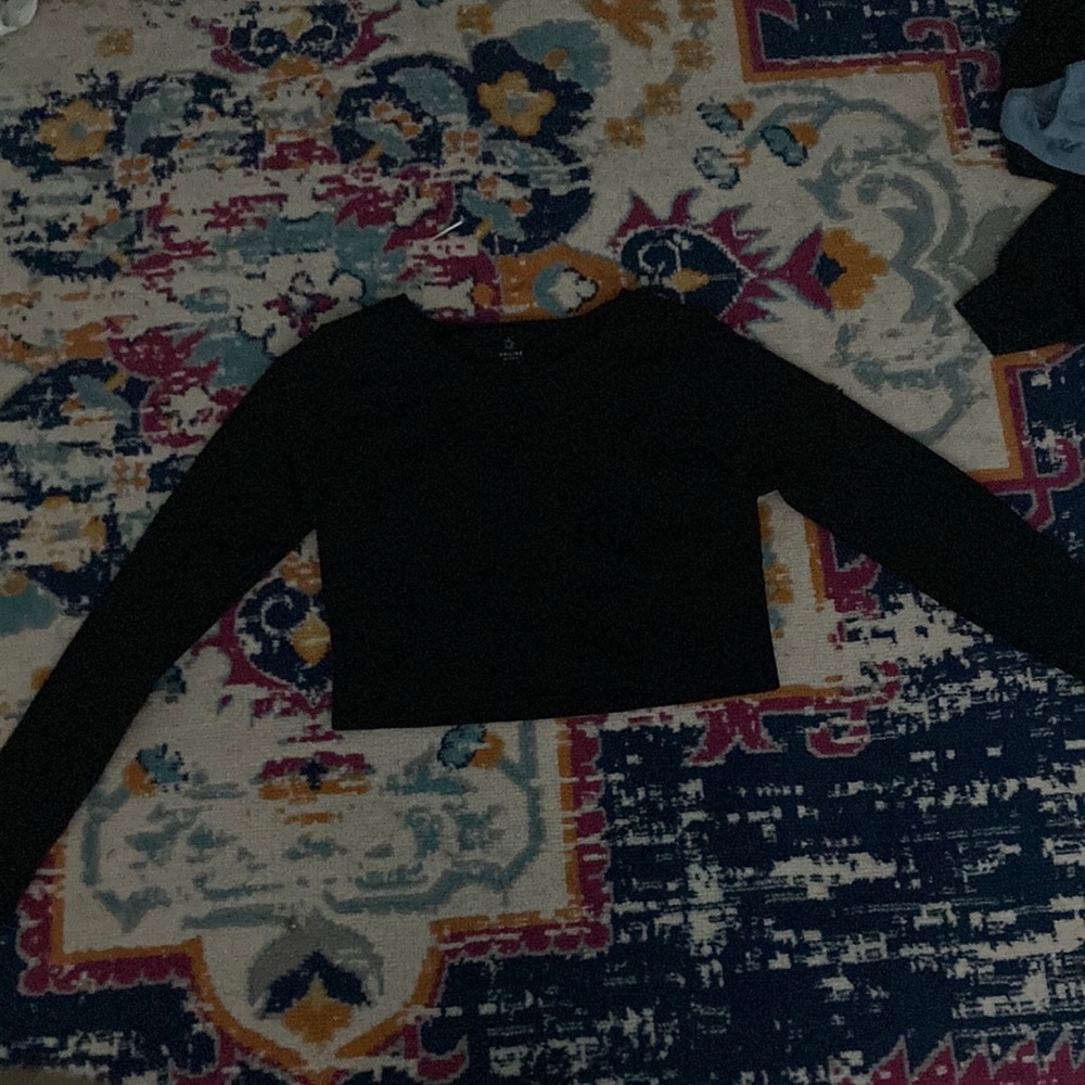 Offline By Aerie Black Long Sleeve Crop top. S.